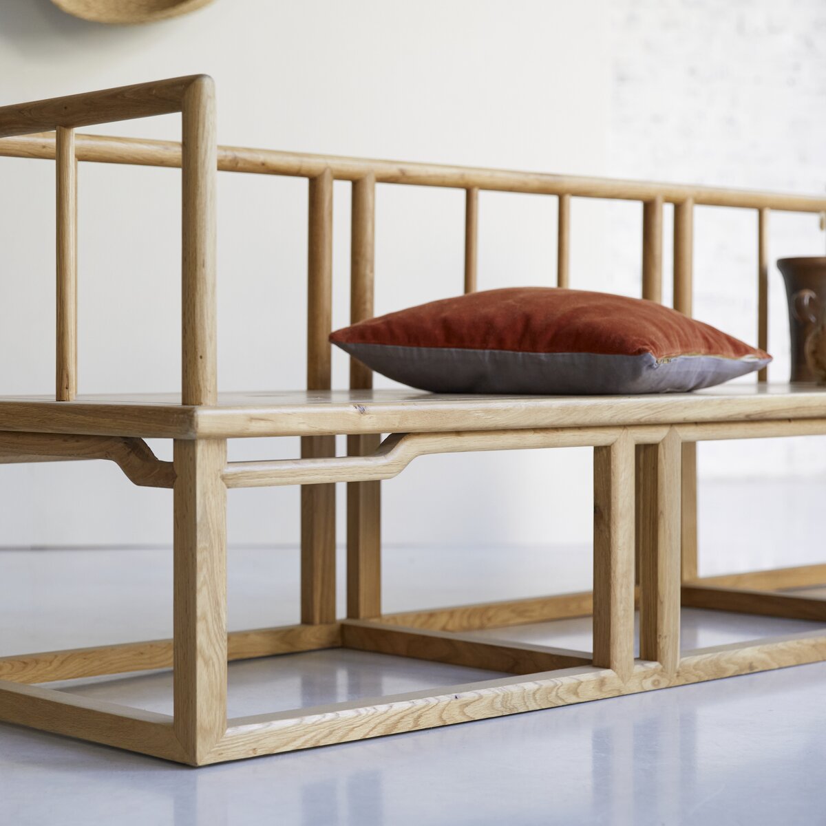 Bao - Sofa aus massiver Eiche Bao - Sofa aus massiver Eiche
