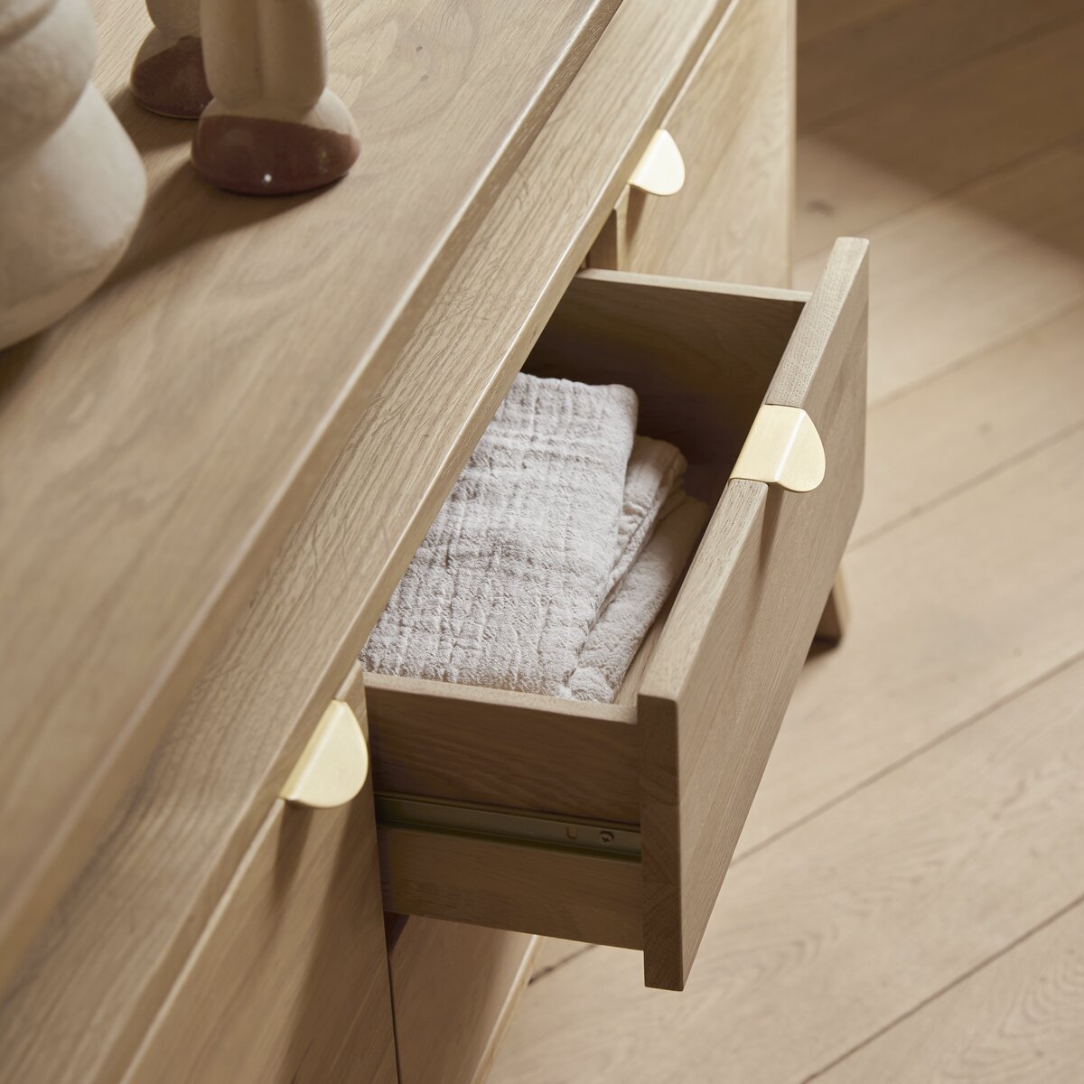 Pola - Buffet en chêne massif 140 cm Pola - Buffet en chêne massif 140 cm