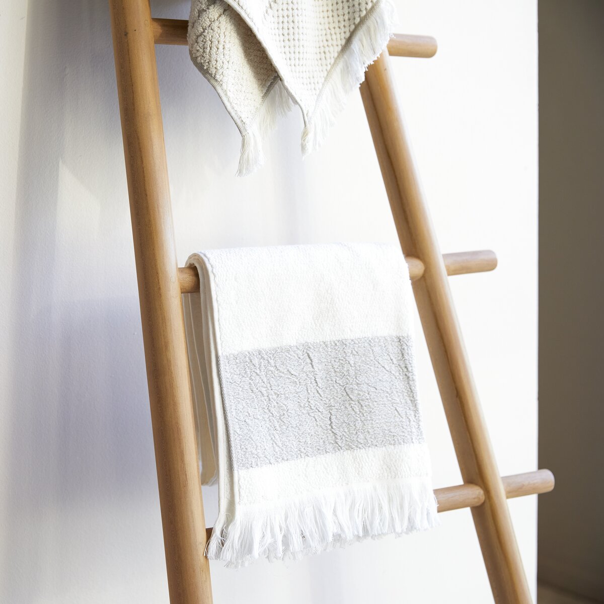 Teak ladder 170 cm - Bathroom towel rail - Tikamoon