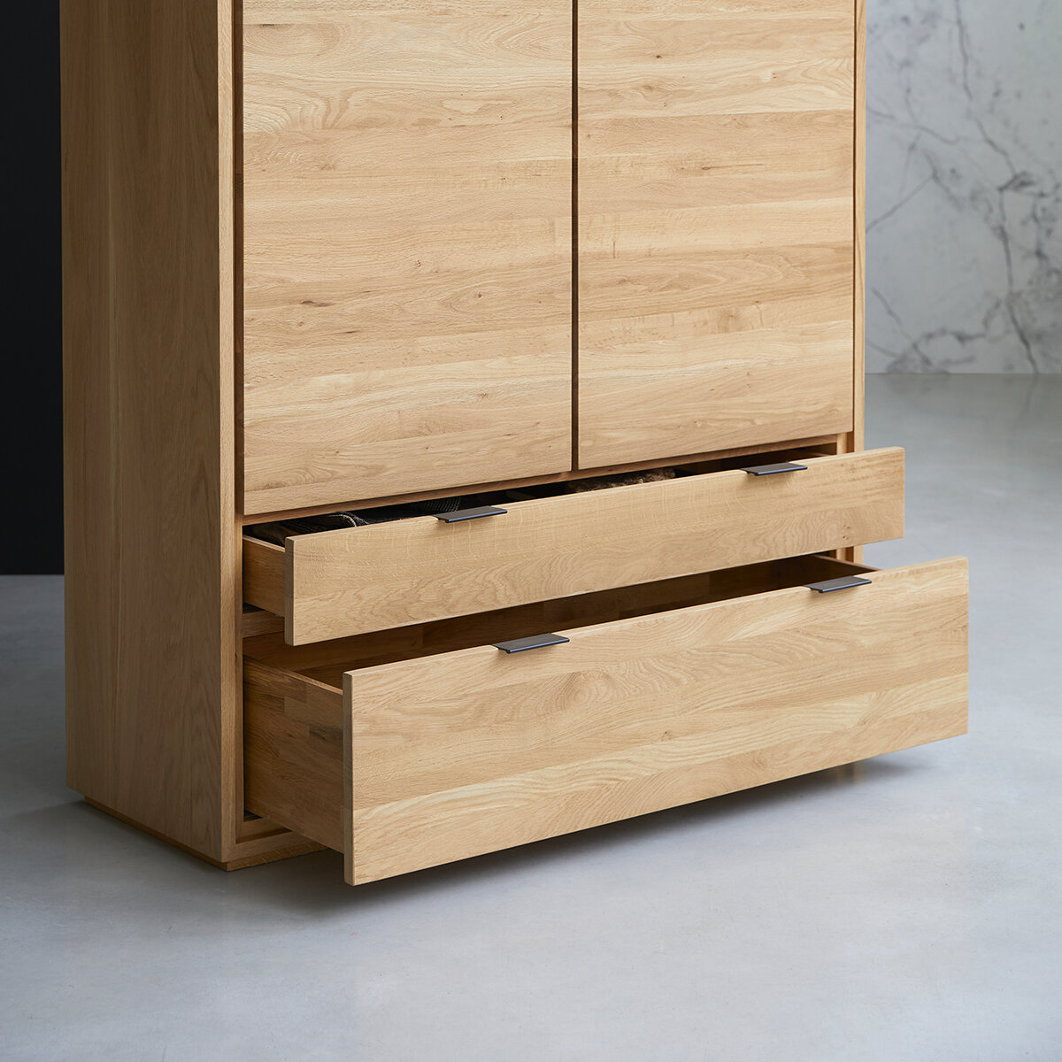 Senson - Armoire en chêne massif Senson - Armoire en chêne massif