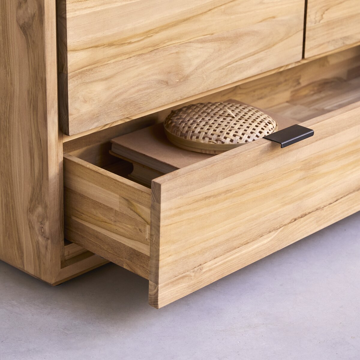 Senson - Anrichte aus massivem Teak 120 cm Senson - Anrichte aus massivem Teak 120 cm