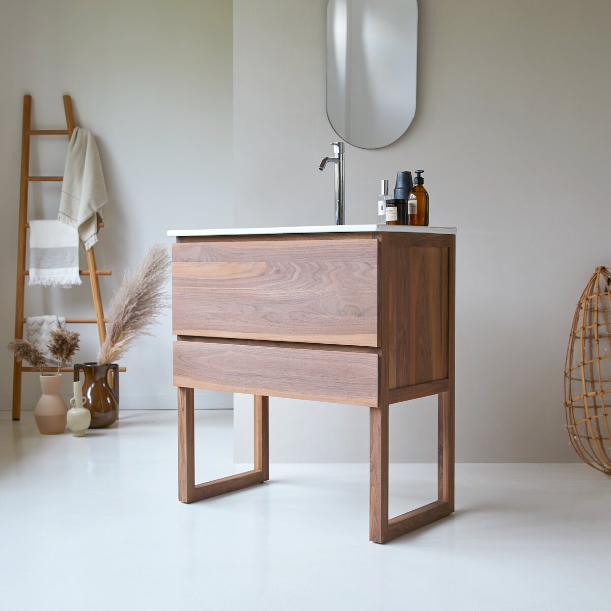 Edgar - Badezimmermöbel aus massivem Nussbaumholz und Keramik 80 cm Edgar - Badezimmermöbel aus massivem Nussbaumholz und Keramik 80 cm