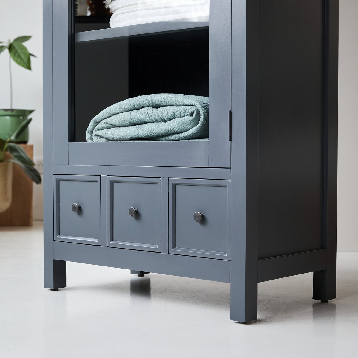 Masha - Armoire en acajou Masha - Armoire en acajou