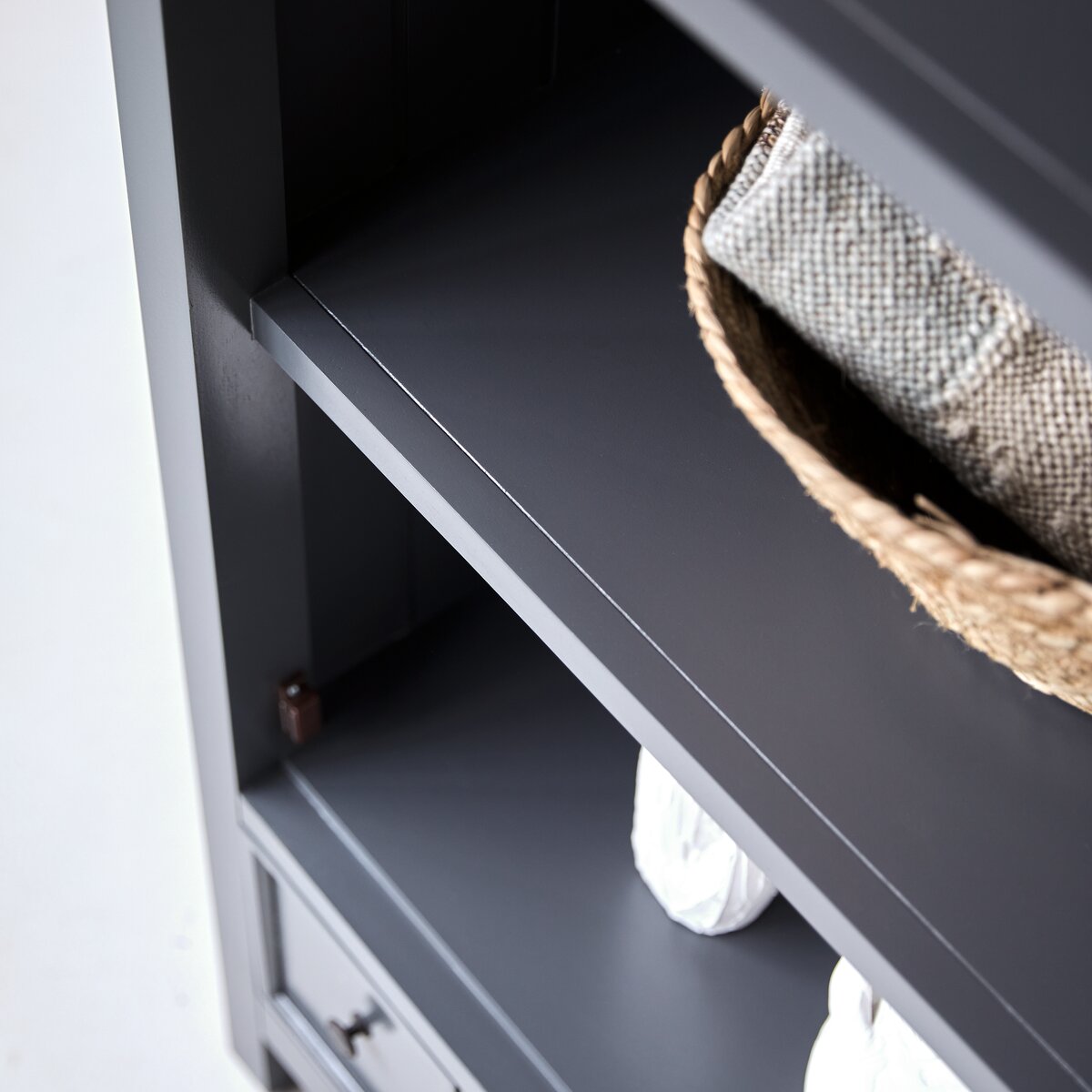 Masha - Armoire en acajou Masha - Armoire en acajou