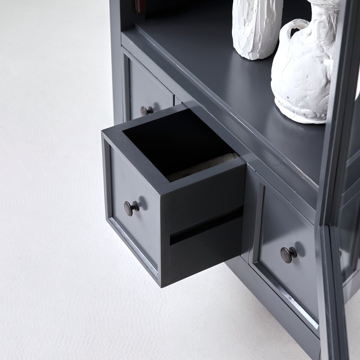 Masha - Armoire en acajou Masha - Armoire en acajou