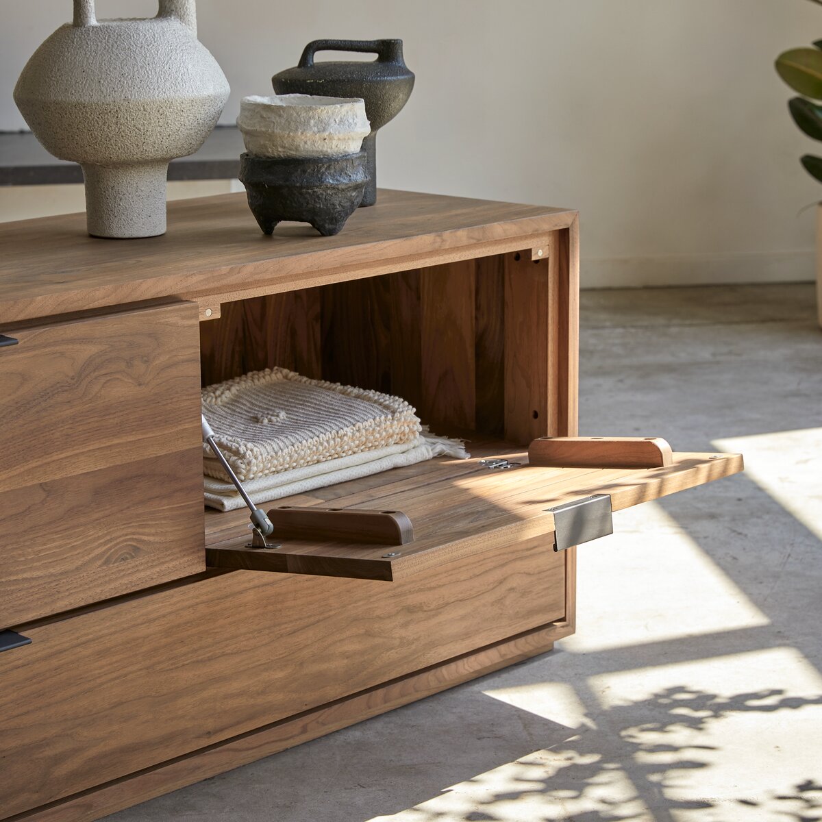Senson - Solid walnut TV stand 120 cm Senson - Solid walnut TV stand 120 cm