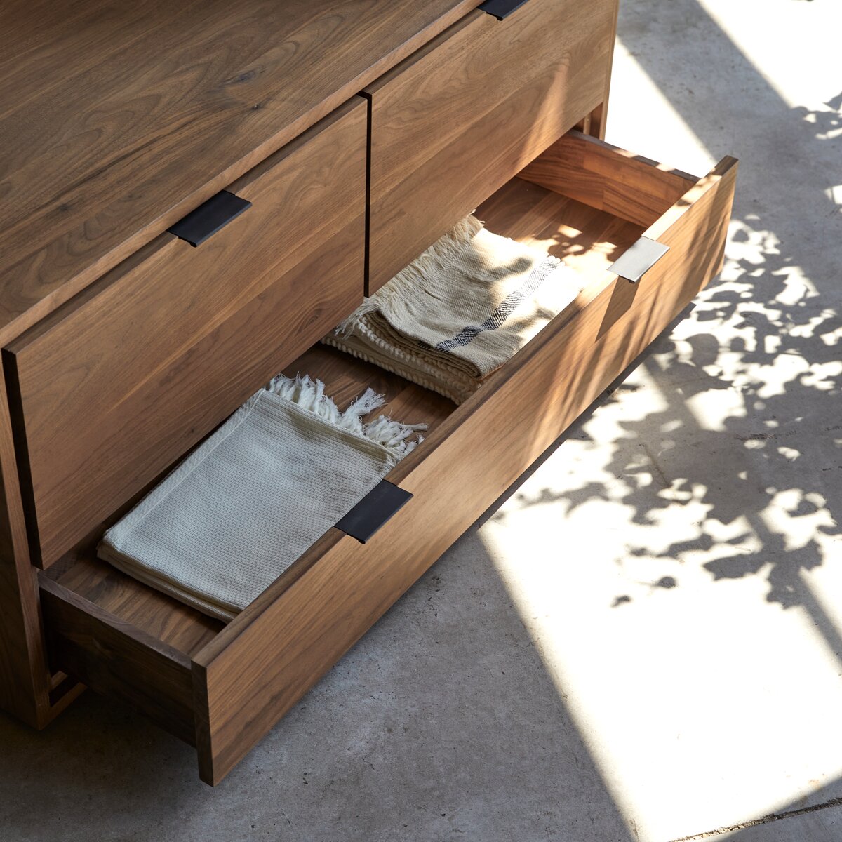 Senson - Solid walnut TV stand 120 cm Senson - Solid walnut TV stand 120 cm