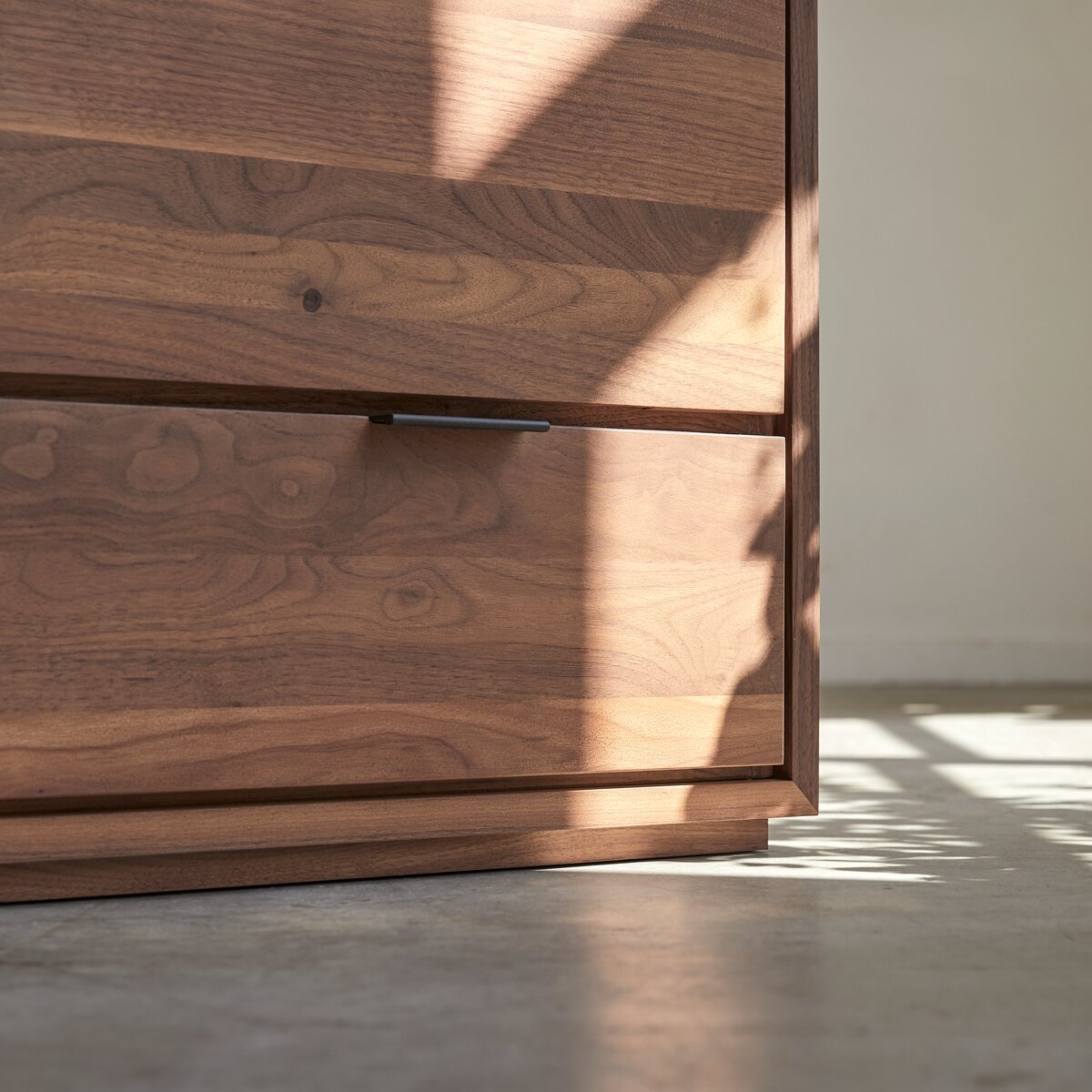 Senson - Meuble TV en noyer massif 180 cm Senson - Meuble TV en noyer massif 180 cm