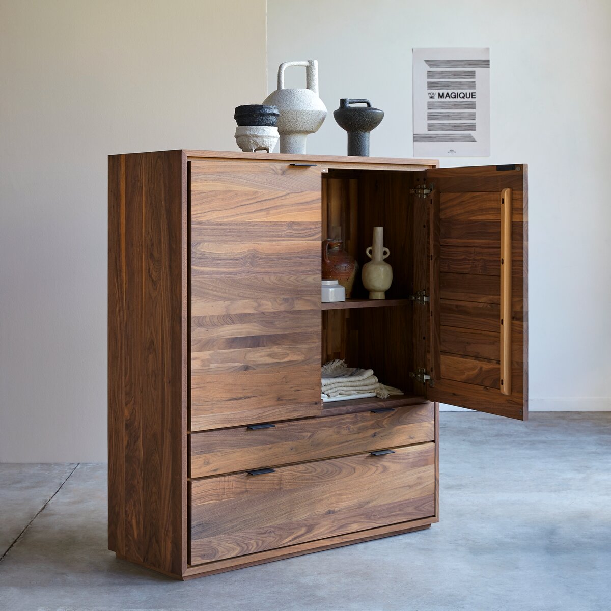 Senson - Armoire de rangement en noyer massif Senson - Armoire de rangement en noyer massif