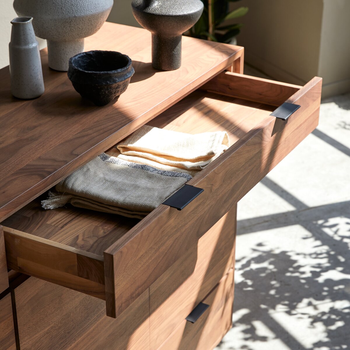 Credenza in legno di noce massiccio 200 cm - Mobili portaoggetti per la sala  da pranzo - Tikamoon