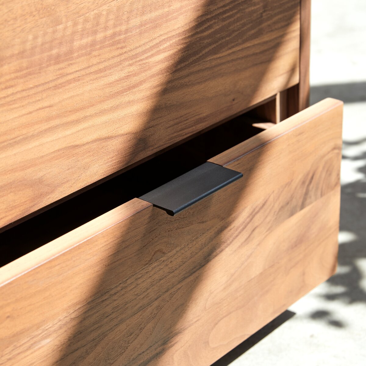 Senson - Credenza in noce massello 200 cm Senson - Credenza in noce massello 200 cm