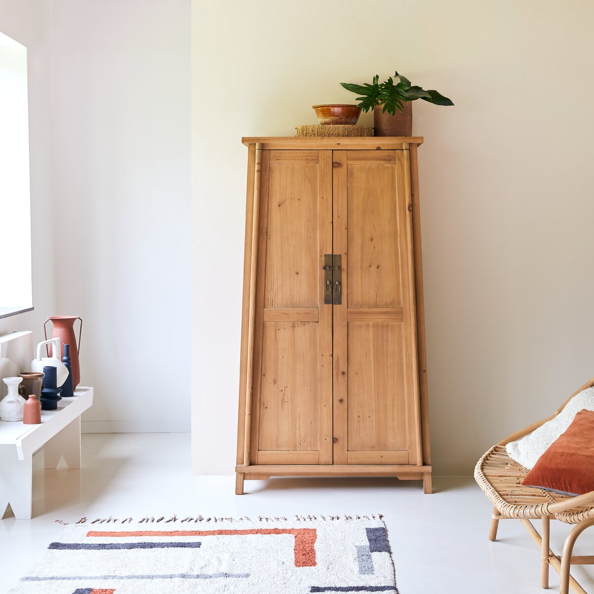 Armoire en pin et cannage 200 cm - Rangements de séjour - Tikamoon