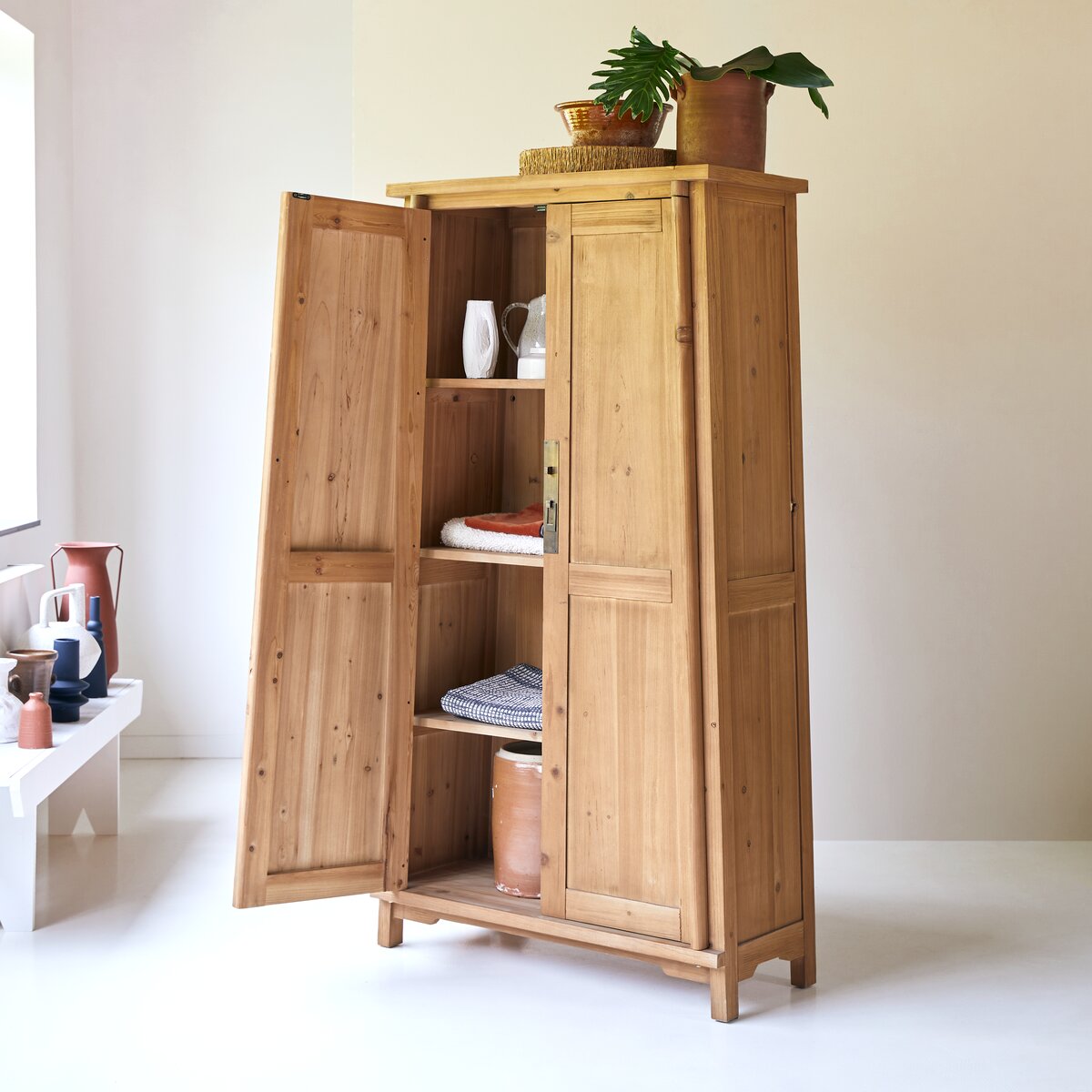 Armoire enfant en pin 150 cm - Mobilier de rangement de chambre - Tikamoon