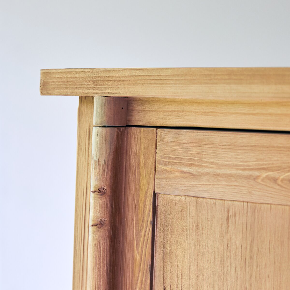 Yuki - Armoire en pin massif recyclé Yuki - Armoire en pin massif recyclé