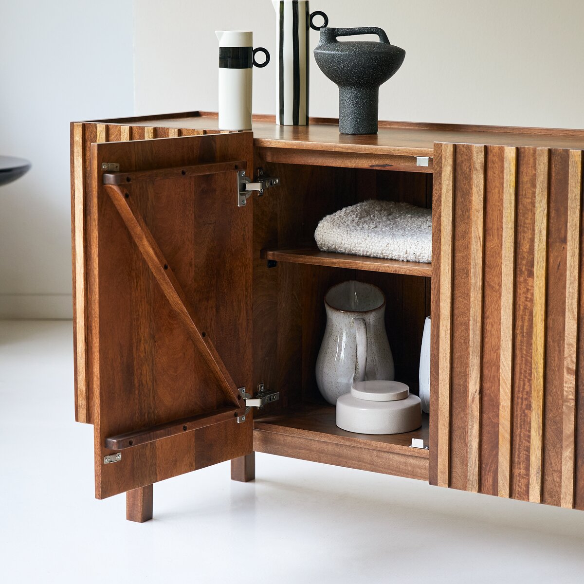 Milo - Sideboard aus massivem Mangoholz Milo - Sideboard aus massivem Mangoholz