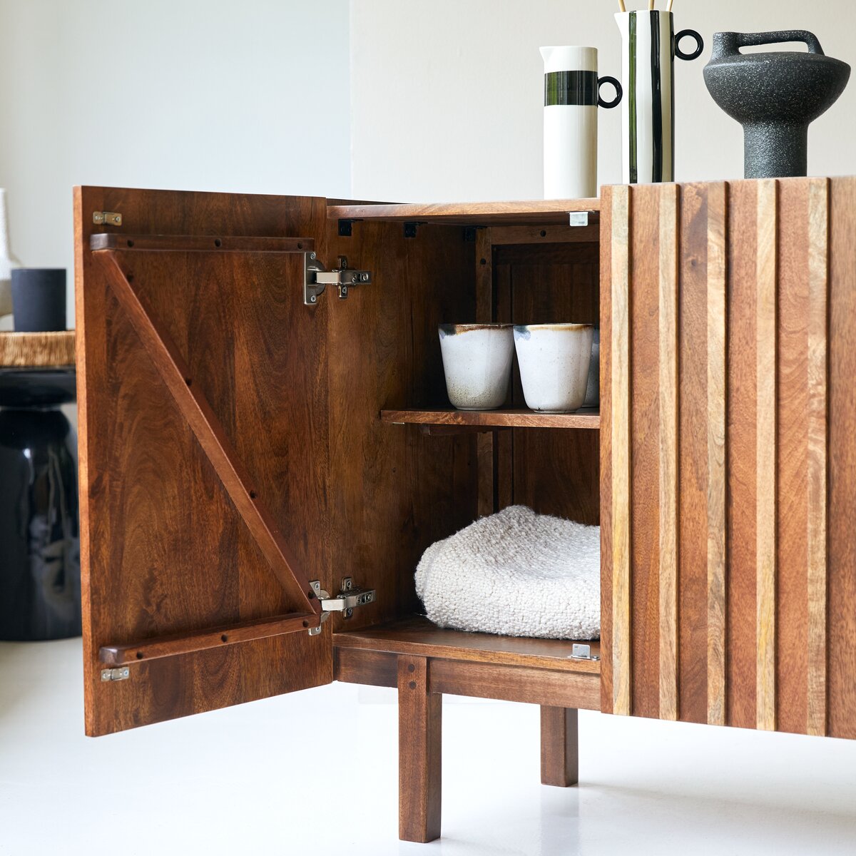 Milo - Sideboard aus massivem Mangoholz Milo - Sideboard aus massivem Mangoholz
