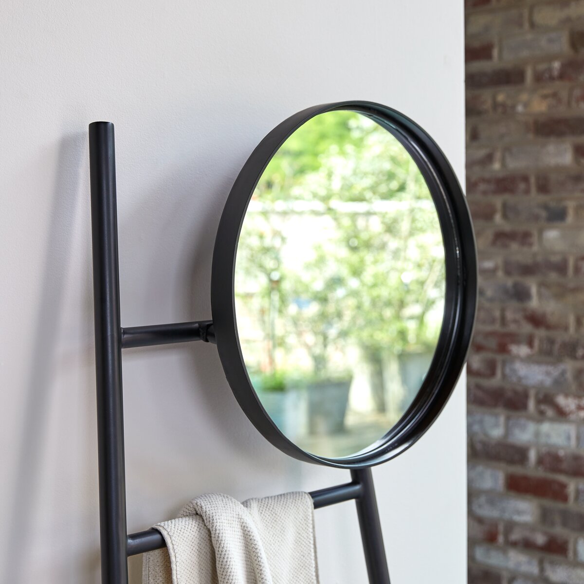 Elio - Porte serviette en métal avec miroir Elio - Porte serviette en métal avec miroir