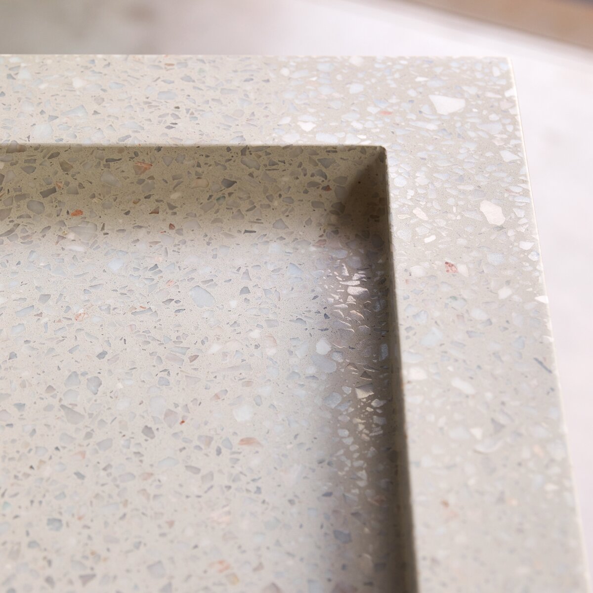 Edgar - Badezimmerschrank aus Nussbaum massiv und Premium-Terrazzo Moon 80 cm Edgar - Badezimmerschrank aus Nussbaum massiv und Premium-Terrazzo Moon 80 cm