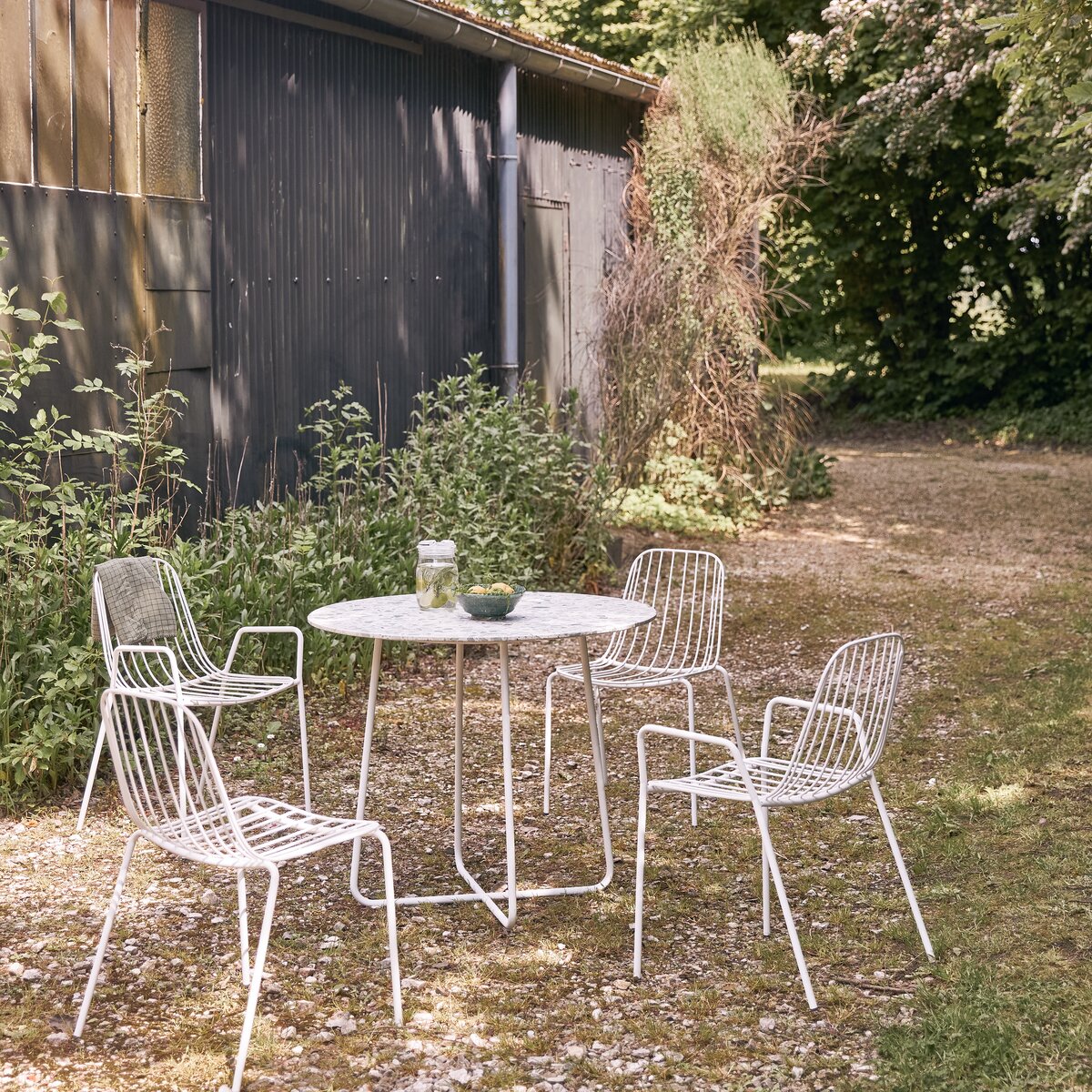 Elio - Table de jardin ronde en terrazzo premium et métal green 4 pers. Elio - Table de jardin ronde en terrazzo premium et métal green 4 pers.