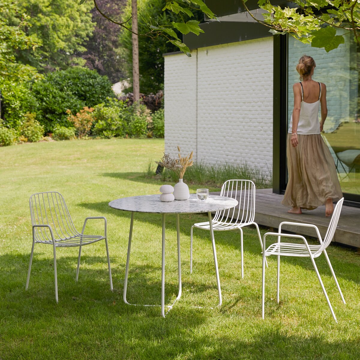 Elio - Table de jardin ronde en terrazzo premium et métal green 4 pers. Elio - Table de jardin ronde en terrazzo premium et métal green 4 pers.