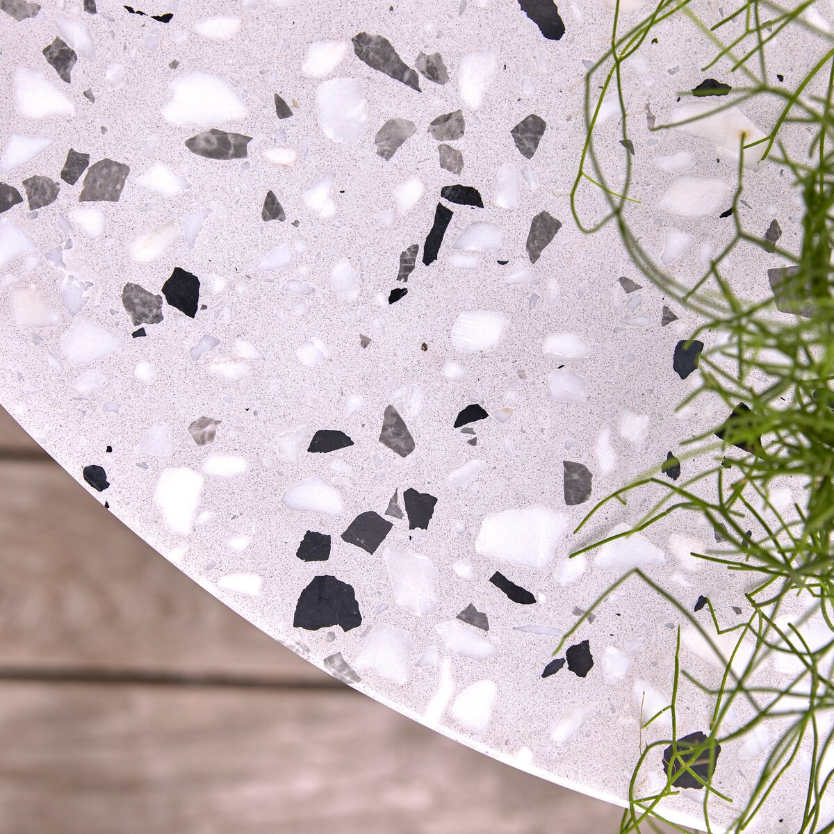 Elio - Table de jardin ronde en terrazzo premium et métal grey 4 pers. Elio - Table de jardin ronde en terrazzo premium et métal grey 4 pers.