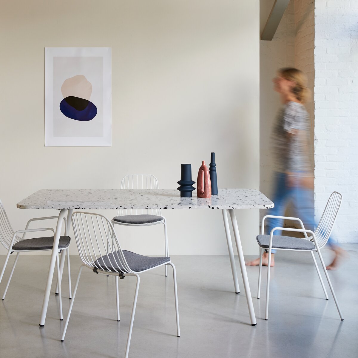 Elio - Rechthoekige tafel van premium terrazzo en wit metaal voor 4/6 personen.