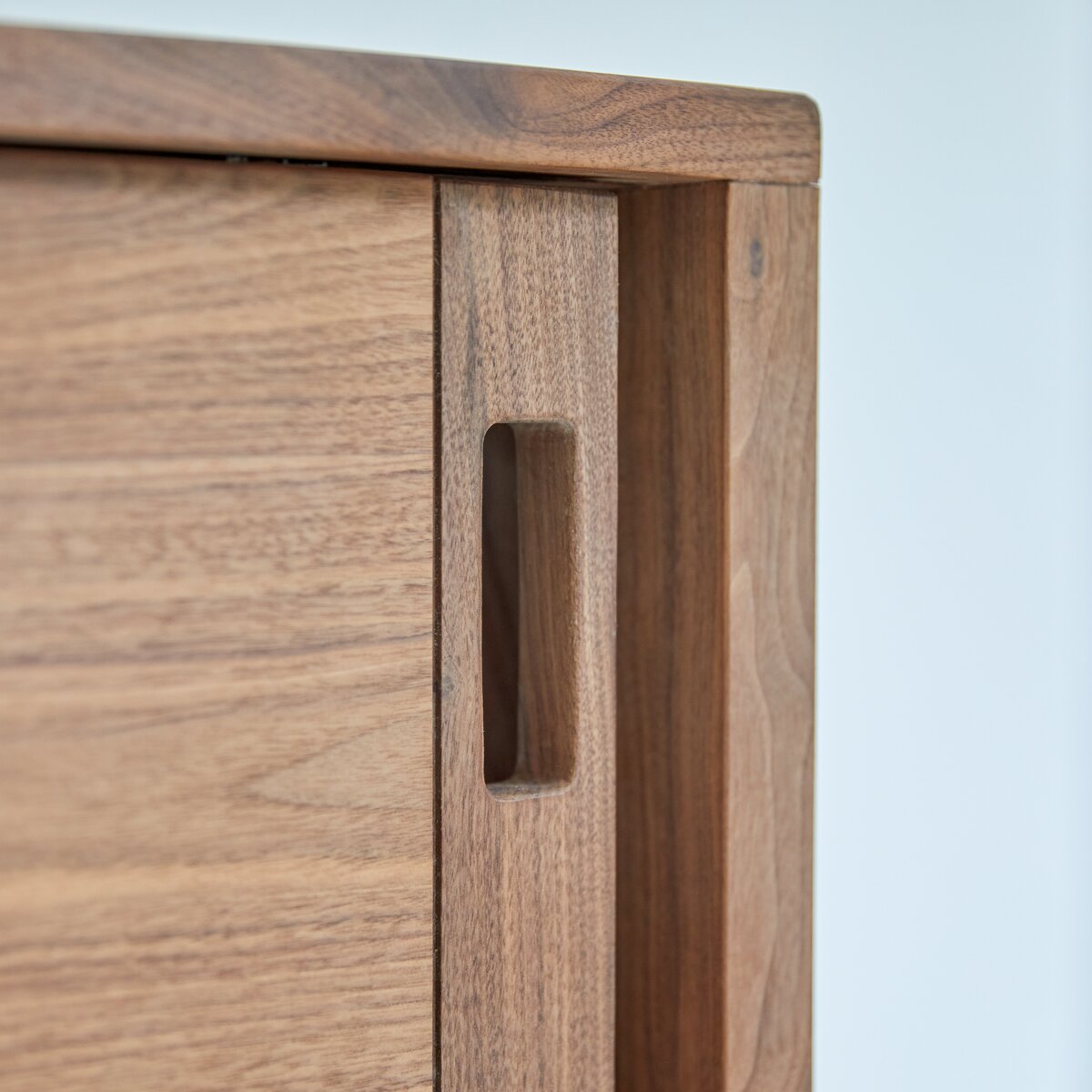 Arty - Meuble sous vasque en noyer massif 120 cm Arty - Meuble sous vasque en noyer massif 120 cm