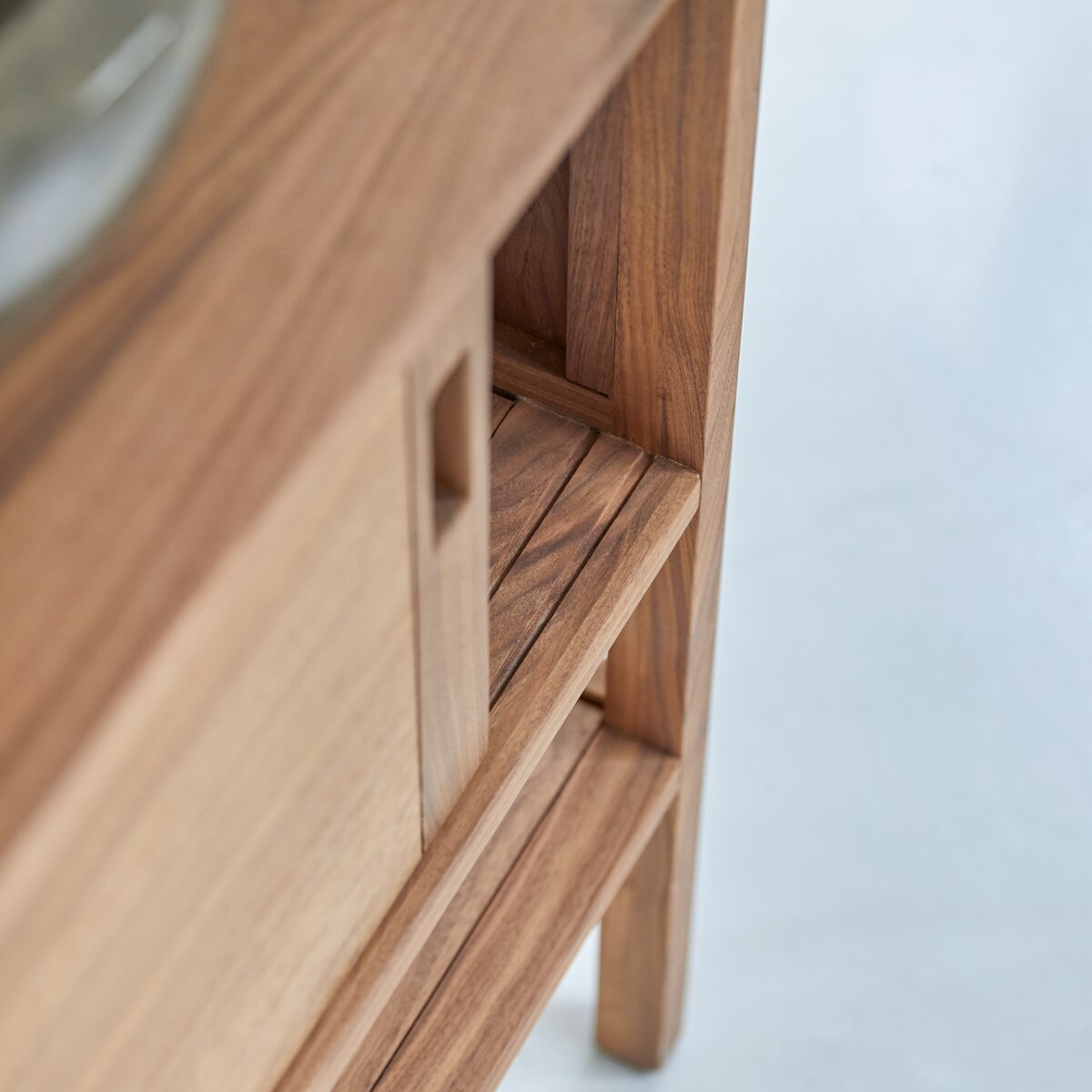 Arty - Waschtisch-Unterschrank aus Nussbaum massiv 120 cm Arty - Waschtisch-Unterschrank aus Nussbaum massiv 120 cm