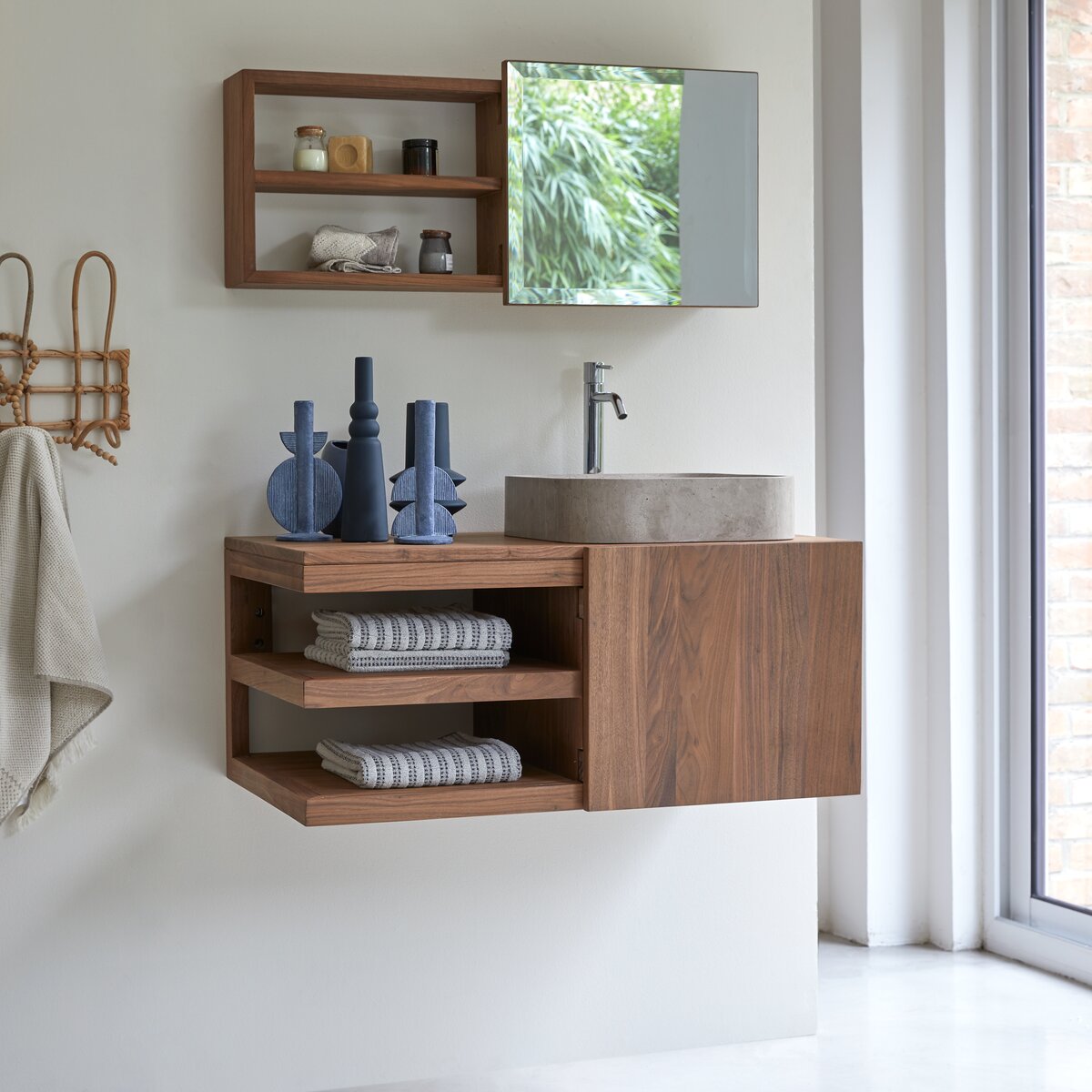 Typo - Meuble sous vasque en noyer massif 90 cm Typo - Meuble sous vasque en noyer massif 90 cm