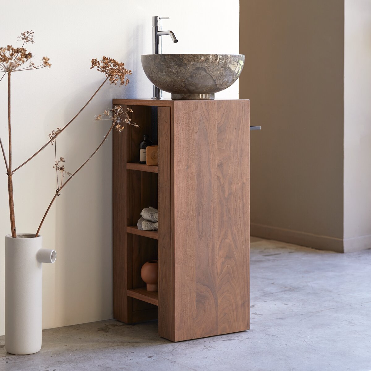 Stelle - Waschtisch-Unterschrank aus massivem Nussbaum Stelle - Waschtisch-Unterschrank aus massivem Nussbaum