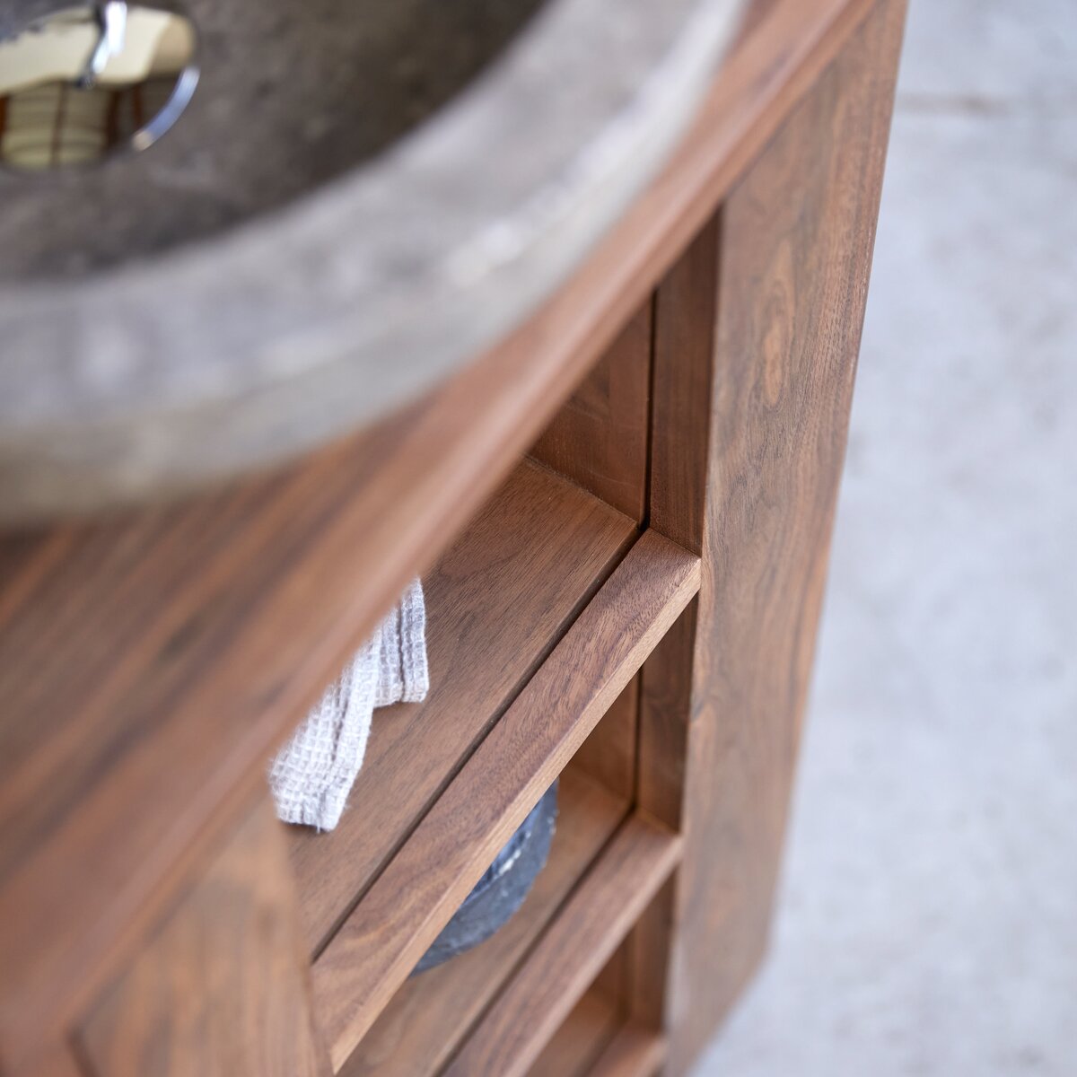 Stelle - Waschtisch-Unterschrank aus massivem Nussbaumholz links Stelle - Waschtisch-Unterschrank aus massivem Nussbaumholz links