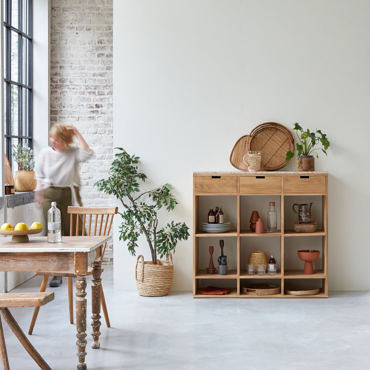 Miho - Librería baja de teca maciza y terrazo premium Rosa Miho - Librería baja de teca maciza y terrazo premium Rosa