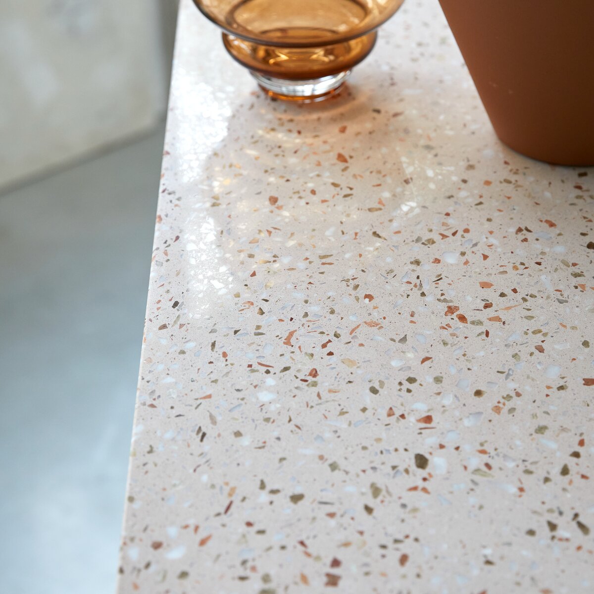 Miho - Console en teck massif et terrazzo premium Pink Miho - Console en teck massif et terrazzo premium Pink