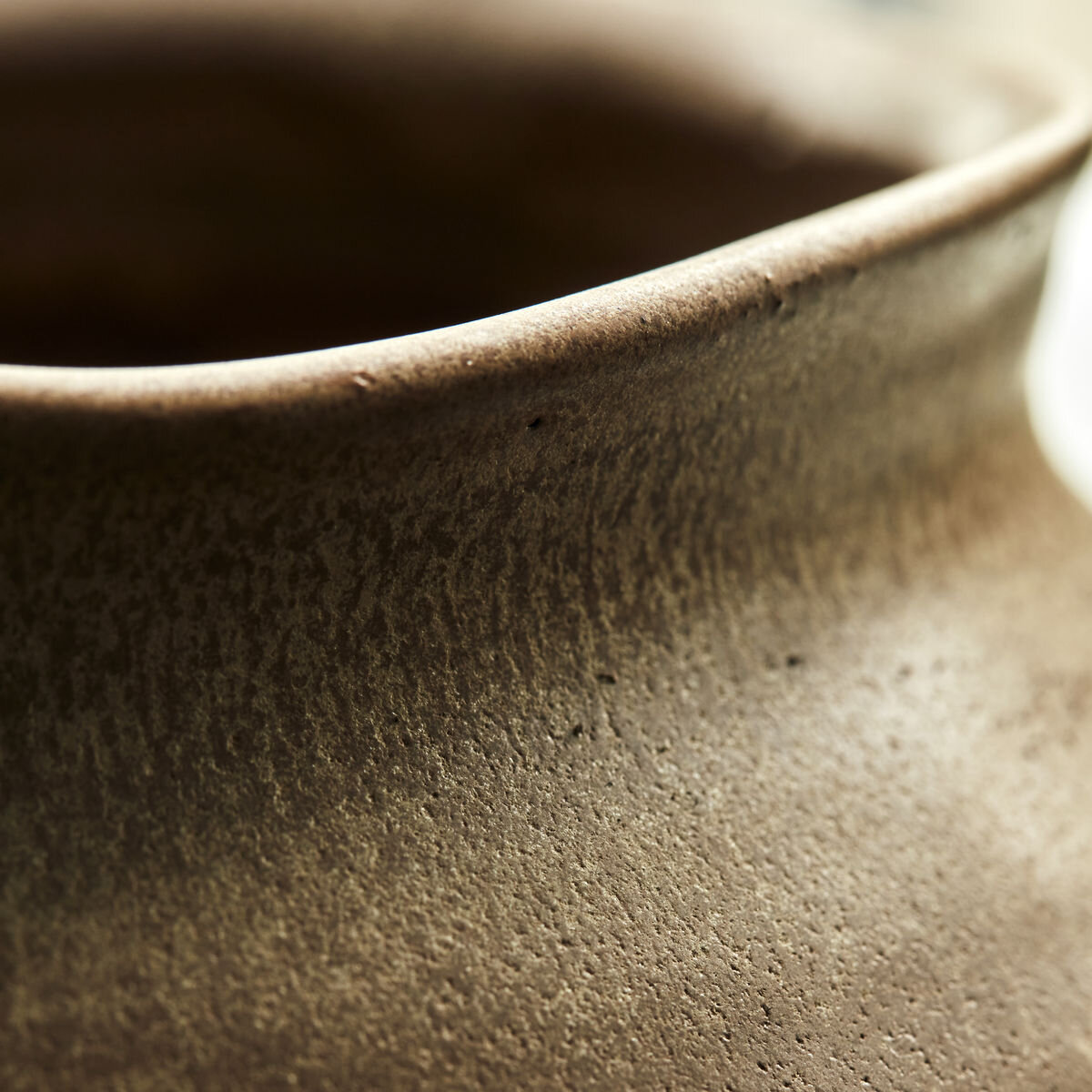 Juno - Vase en argile, camel, 22 cm Juno - Vase en argile, camel, 22 cm