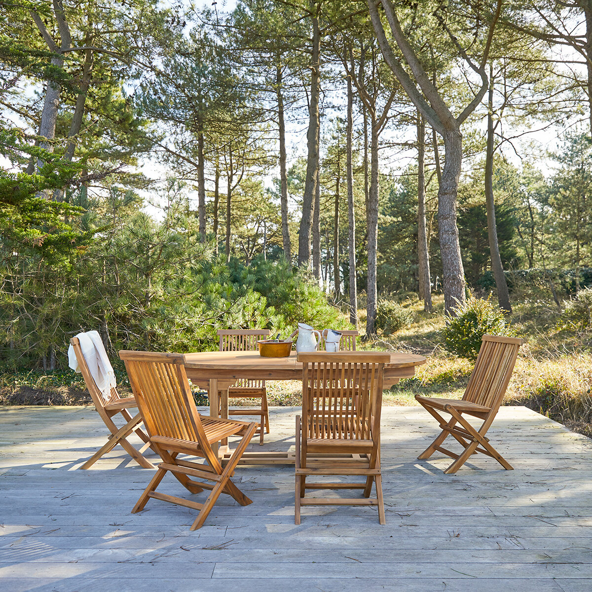 Extending table and 6 chairs in acacia Garden furniture Tikamoon