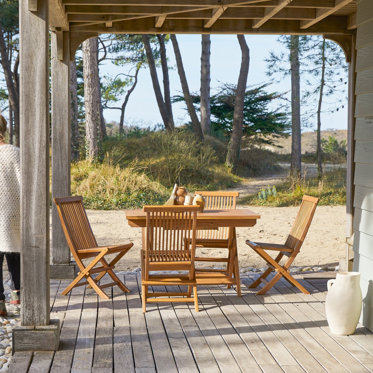 Folding table and store four chairs