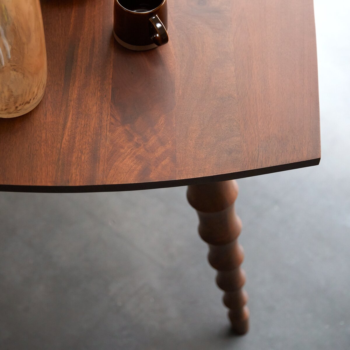 Anouk - Solid mango wood table for 4-6 people Anouk - Solid mango wood table for 4-6 people