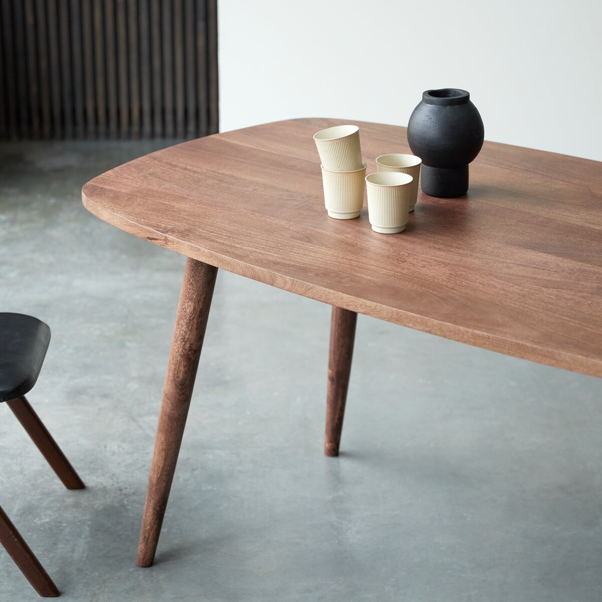 Lazare - Esstisch aus massivem Mangoholz 4/6 Personen Lazare - Esstisch aus massivem Mangoholz 4/6 Personen