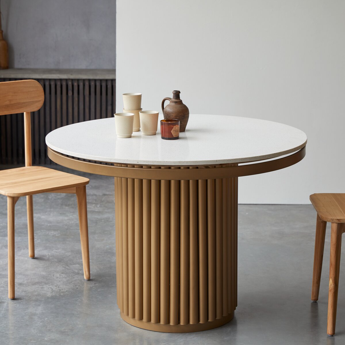 Isaure - Table ronde en métal et terrazzo 4/6 pers Isaure - Table ronde en métal et terrazzo 4/6 pers