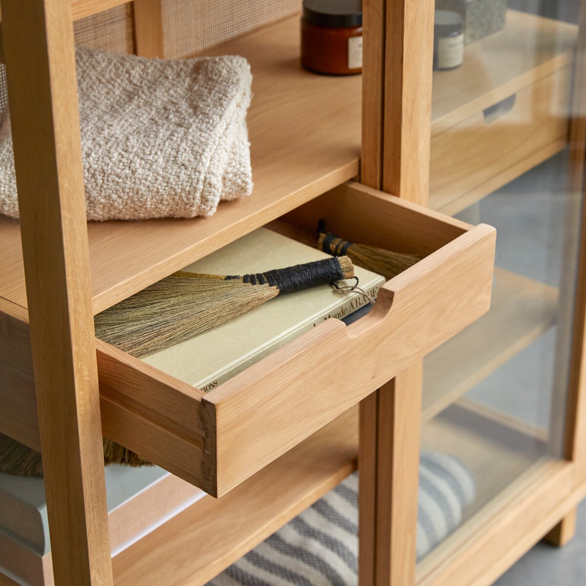 Petite bibliothèque antique en bois massif de tilleul finition