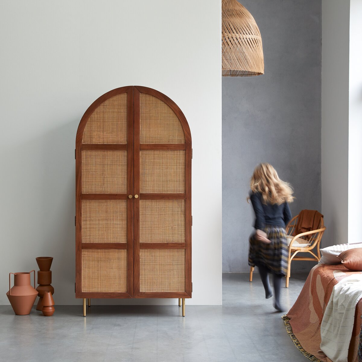 Lisbeth - Armoire en orme et cannage Lisbeth - Armoire en orme et cannage