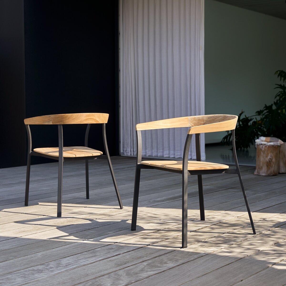 Arco - Solid teak and aluminium garden chair