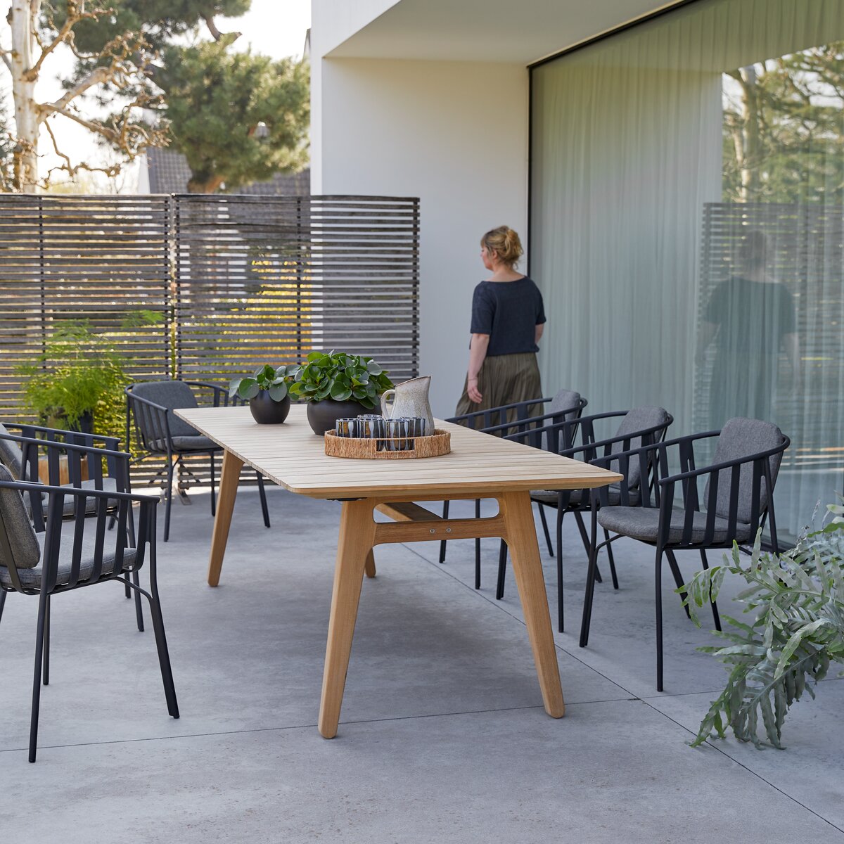 Antioni - Table de jardin en teck massif 8/10 pers. Antioni - Table de jardin en teck massif 8/10 pers.