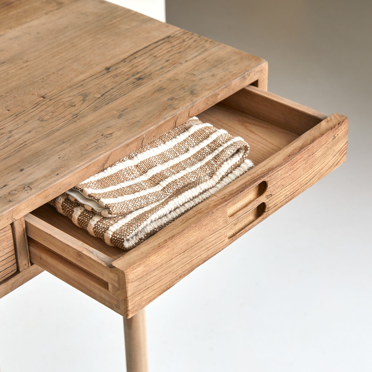 Kim - Konsole aus recycelter Pinie und Ulme Kim - Konsole aus recycelter Pinie und Ulme