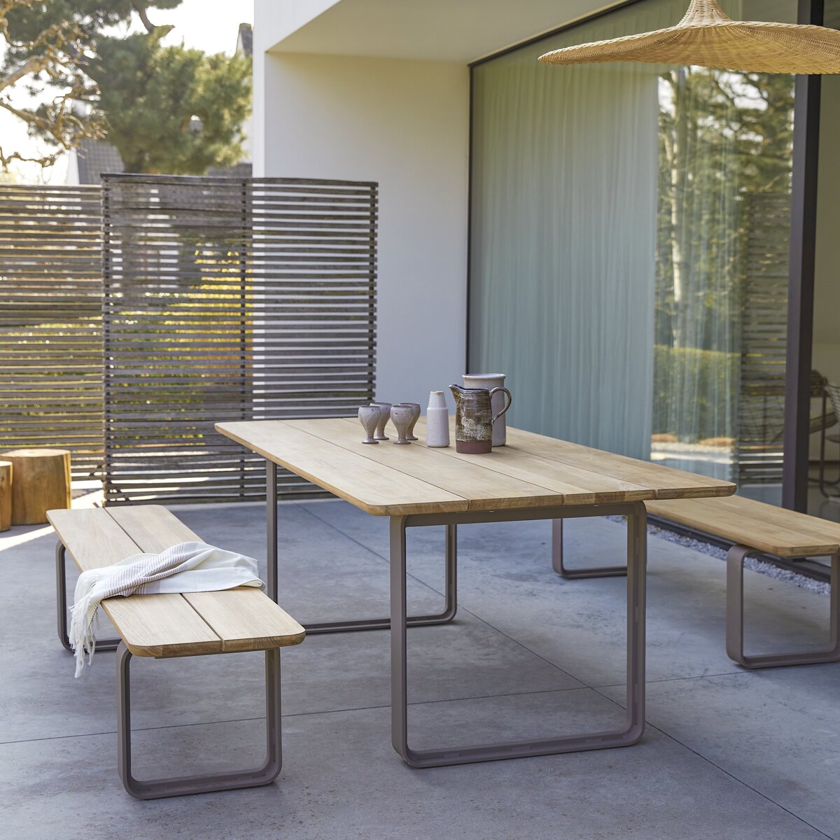 Harper - Banc de jardin en teck massif et aluminium Harper - Banc de jardin en teck massif et aluminium