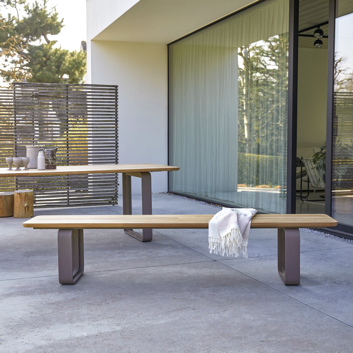 Harper - Banc de jardin en teck massif et aluminium Harper - Banc de jardin en teck massif et aluminium