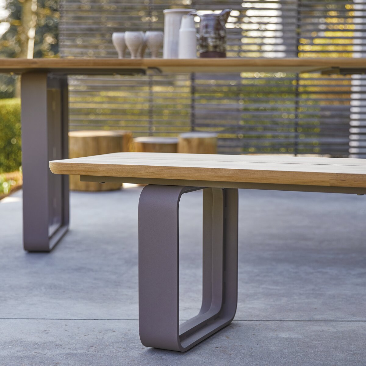Harper - Banc de jardin en teck massif et aluminium Harper - Banc de jardin en teck massif et aluminium