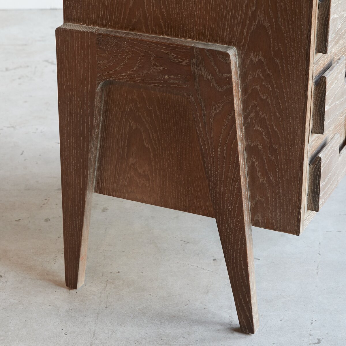 Madi - Kommode aus recycelter Kiefer und Eiche Madi - Kommode aus recycelter Kiefer und Eiche