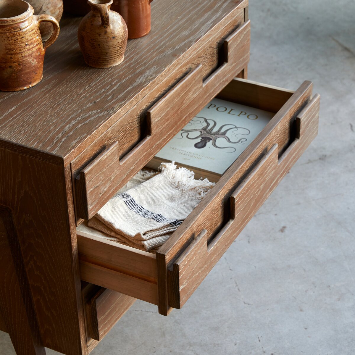 Madi - Kommode aus recycelter Kiefer und Eiche Madi - Kommode aus recycelter Kiefer und Eiche
