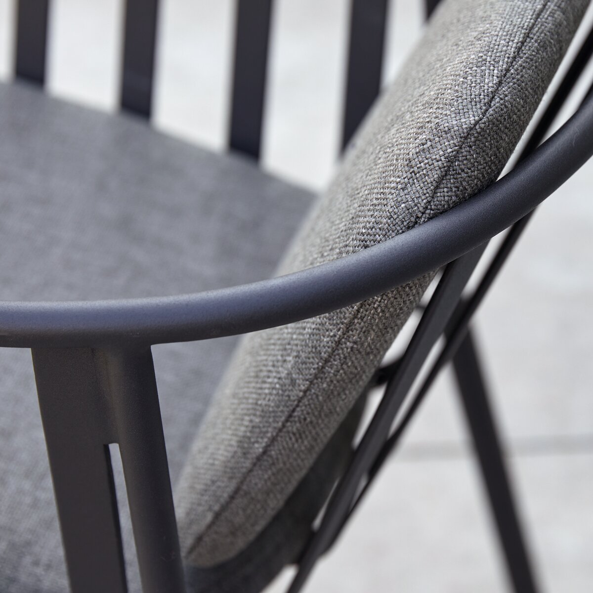 Chaises extérieur en aluminium noir pour accueil